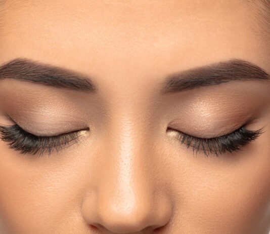 How to Grow Eyelashes Longer and Thicker at Home Naturally