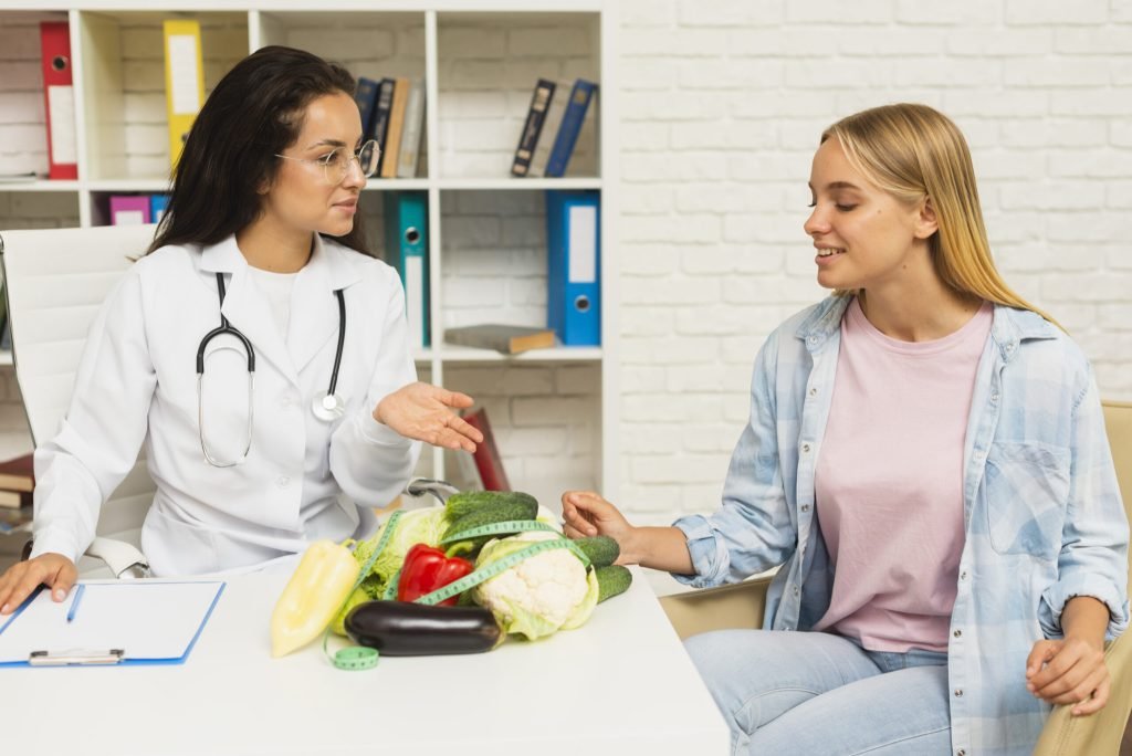 Medium shot doctor talking patient about vegetables