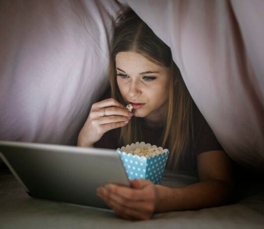 Healthy Late-Night Snacks: A Guide to Satisfying Midnight Cravings