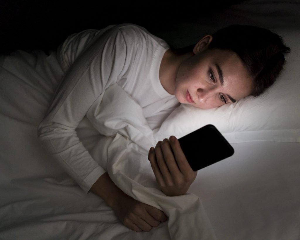 Girl night bed with phone