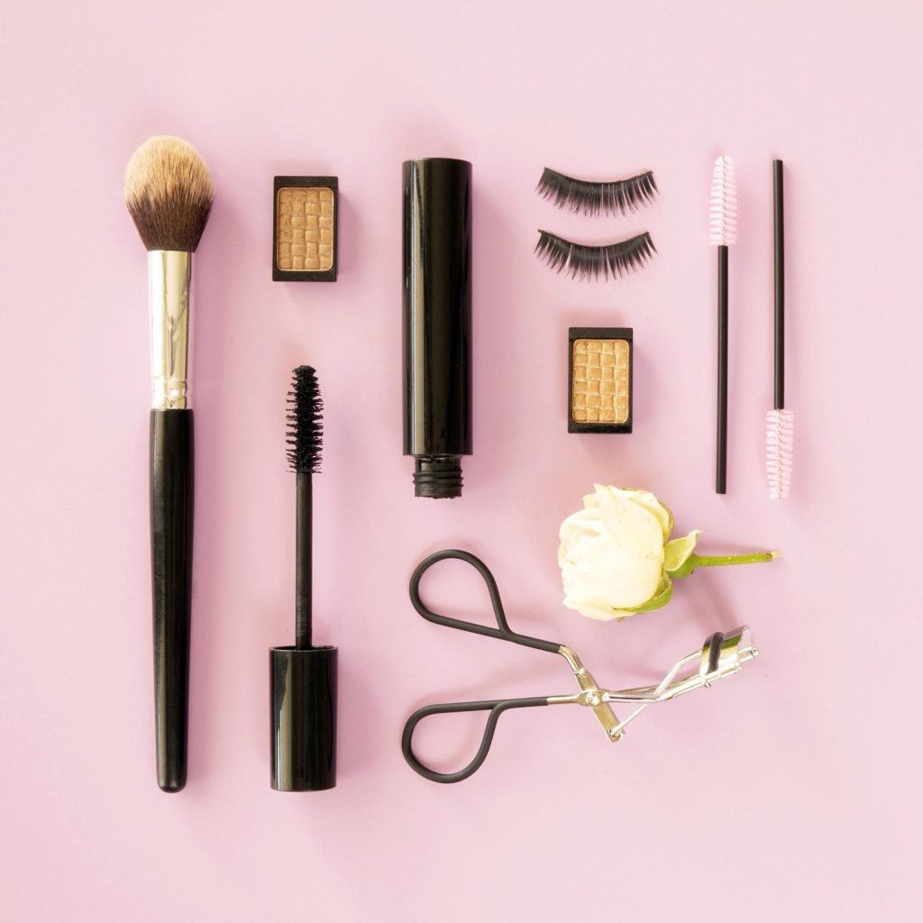 Beauty cosmetics pack desk