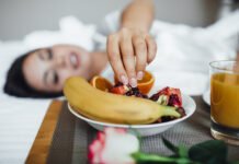 The Best Foods and Drinks to Have Before Bedtime