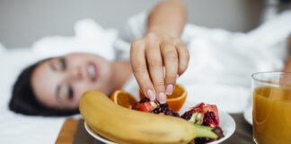 The Best Foods and Drinks to Have Before Bedtime