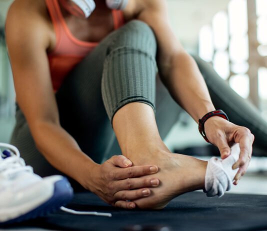 What is Pain in the Arch of Foot? How Do Stretches Help Treat the Condition?